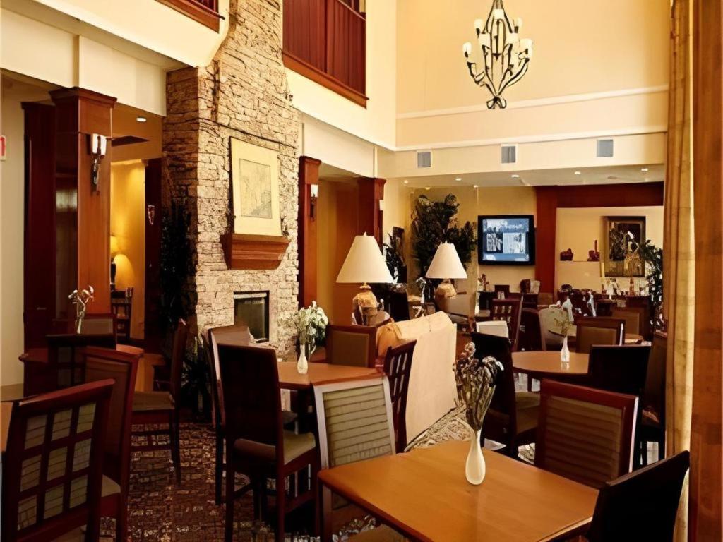 Staybridge Suites Newport News Buitenkant foto